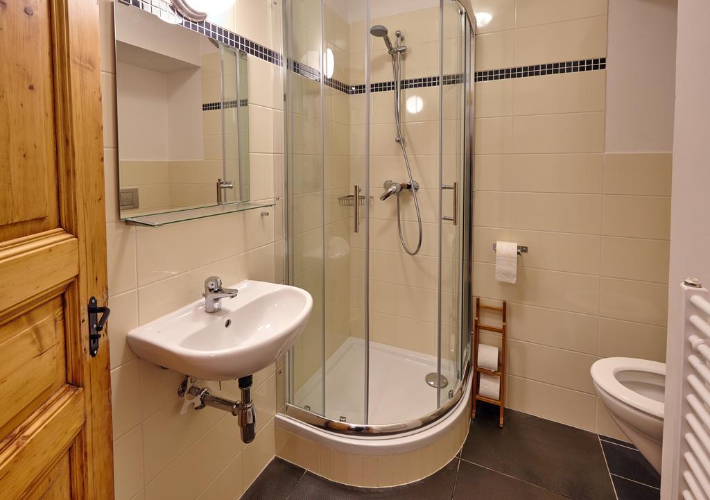 Queen Bee Apartments Praga Habitación foto