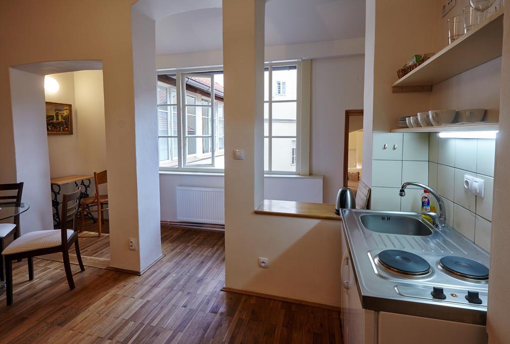 Queen Bee Apartments Praga Habitación foto