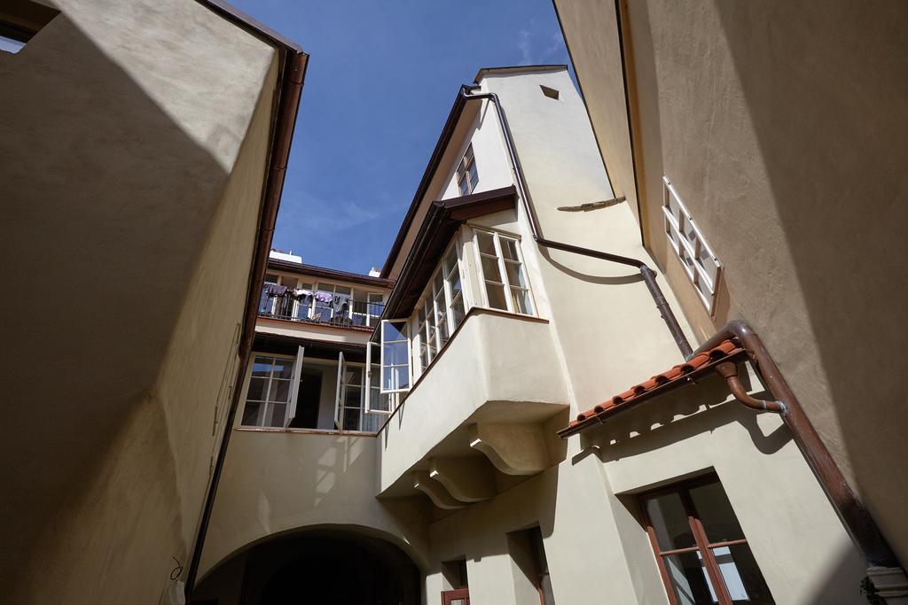 Queen Bee Apartments Praga Exterior foto