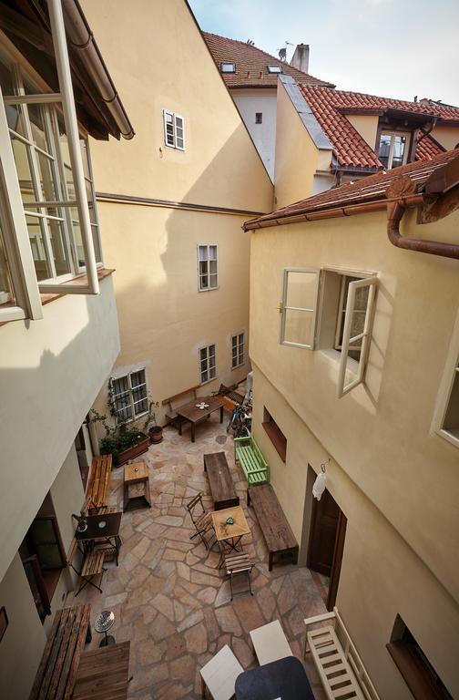 Queen Bee Apartments Praga Exterior foto