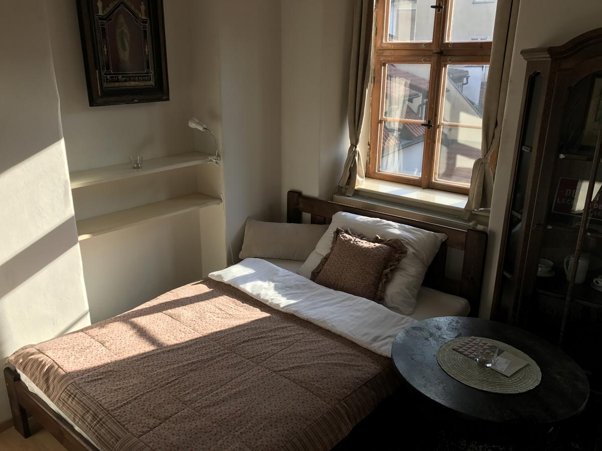 Queen Bee Apartments Praga Exterior foto